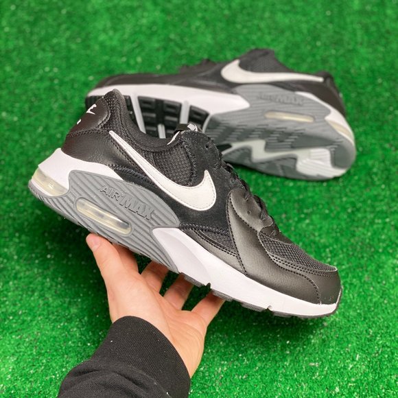 nike low top tennis shoes